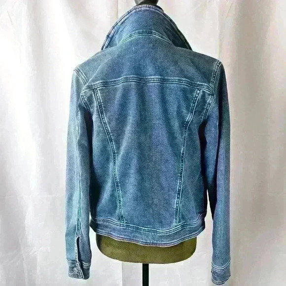 ✨Like New✨ Express Women's Light Wash Denim Trucker Jacket, Blue, Size XS - Picture 5 of 8